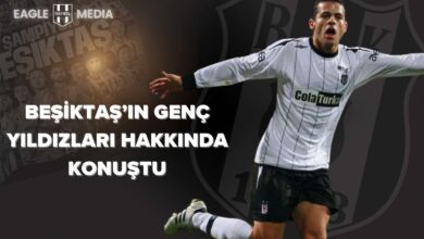 Beşiktaş formasıyla gol sevincini yaşayan Bobo, genç futbolcular hakkında konuştu. Görselde Bobo kollarını açmış, beyaz formasıyla kutlama yapıyor.