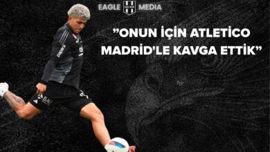 Beşiktaş’ın genç oyuncusu Elan Ricardo, antrenmanda şut çekerken görüntüleniyor; arka planda siyah zemin ve “Onun İçin Atletico Madrid’le Kavga Ettik” başlıklı Eagle Media tasarımı.