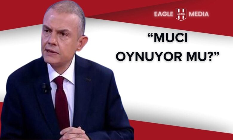 Spor yorumcusu Ercan Taner, Beşiktaş-Rizespor maçındaki düşük tempo ve Muçi’nin etkisiz performansını değerlendirirken ekranda “Muçi oynuyor mu?” sorusuyla dikkat çekiyor. Kırmızı-beyaz fon üzerinde sert eleştiri vurgulanıyor.