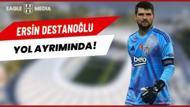Beşiktaş kalecisi Ersin Destanoğlu, mavi formasıyla sahada görüntülenmiş; arka planda Vodafone Park silik halde görünürken, üstte "Ersin Destanoğlu Yol Ayrımında!" yazısı ve Eagle Media logosu yer almakta.