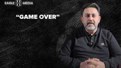 Fatih Doğan, siyah arka plan önünde oturuyor; yanında “GAME OVER” ifadesi yer alıyor. Beşiktaş’ın kötü gidişatına yönelik eleştirilerini dile getiriyor.