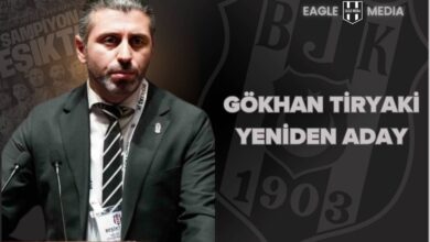 Beşiktaş Denetim Kurulu Başkanı Gökhan Tiryaki mikrofon önünde konuşma yaparken görülüyor. Görselde “Gökhan Tiryaki Yeniden Aday” yazısı yer alıyor.
