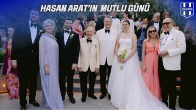 Zeynep Arat ve Jack Hershman’ın Bodrum’daki düğününde Hasan Arat, Simi Arat ve Rahmi Koç ile birlikte aile fotoğrafı.