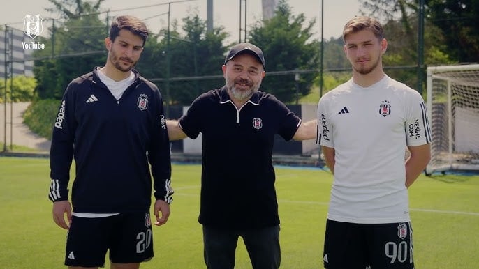 Alp Pehlivan'dan Semih Kılıçsoy'a Sert Eleştiri 2 Alp Pehlivan, Beşiktaş’ın genç yıldızı Semih Kılıçsoy hakkında dikkat çeken açıklamalarda bulundu. YouTube'da yayın yapan Arma Sports kanalında konuşan Pehlivan, Fenerbahçe galibiyetinin ardından Semih’in tavrını eleştirerek, kulübe aidiyet konusunda Necip Uysal’ı örnek gösterdi. Alp Pehlivan, Beşiktaş’ın genç yıldızı Semih Kılıçsoy hakkında dikkat çeken açıklamalarda bulundu. YouTube'da yayın yapan Arma Sports kanalında konuşan Pehlivan, Fenerbahçe galibiyetinin ardından Semih’in tavrını eleştirerek, kulübe aidiyet konusunda Necip Uysal’ı örnek gösterdi.