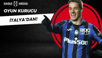 Atalanta formasıyla gol sevincini paylaşan Mario Pašalić'in siyah zemin üzerine kırmızı grafiklerle vurgulanmış bir görseli. Üzerinde “Oyun Kurucu İtalya’dan!” ve Eagle Media logosu yer almakta.