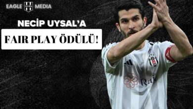 Beşiktaş kaptanı Necip Uysal, tribünleri alkışlayarak selamlıyor; görselde “Necip Uysal’a Fair Play Ödülü” başlığı yer almakta ve futbolcunun centilmen davranışı vurgulanmaktadır.