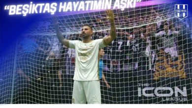 Ricardo Quaresma, Icon League salonunda Beşiktaş taraftarlarının önünde kollarını açmış şekilde duruyor; arka planda tribünler siyah-beyaz formalarla dolu ve ağlara doğru uzanan eller Quaresma'yı selamlıyor.