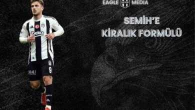 "Beşiktaş formasıyla sahada yürüyen genç forvet Semih Kılıçsoy’un yer aldığı görsel. Arka planda siyah doku üzerinde Eagle Media logosu ve 'Semih’e Kiralık Formülü' başlığı bulunuyor."