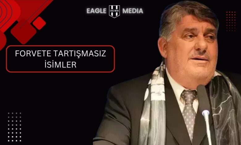 Beşiktaş Başkanı Serdal Adalı mikrofon başında; arka planda “Forvete Tartışmasız İsimler” başlığıyla, Abraham, Beto, Weghorst gibi yıldız oyuncuların yer aldığı transfer gündemini simgeleyen görsel.