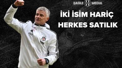 Beşiktaş Teknik Direktörü Ole Gunnar Solskjaer, siyah-beyaz eşofmanıyla yumruğunu havaya kaldırmış; arka planda "İki İsim Hariç Herkes Satılık" yazısı yer alıyor.