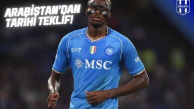 Victor Osimhen, Napoli formasıyla görüntüleniyor. Suudi Arabistan ekibi Al Hilal’in teklifine sıcak bakan Nijeryalı yıldız, rekor maaşla Körfez yolcusu olabilir.