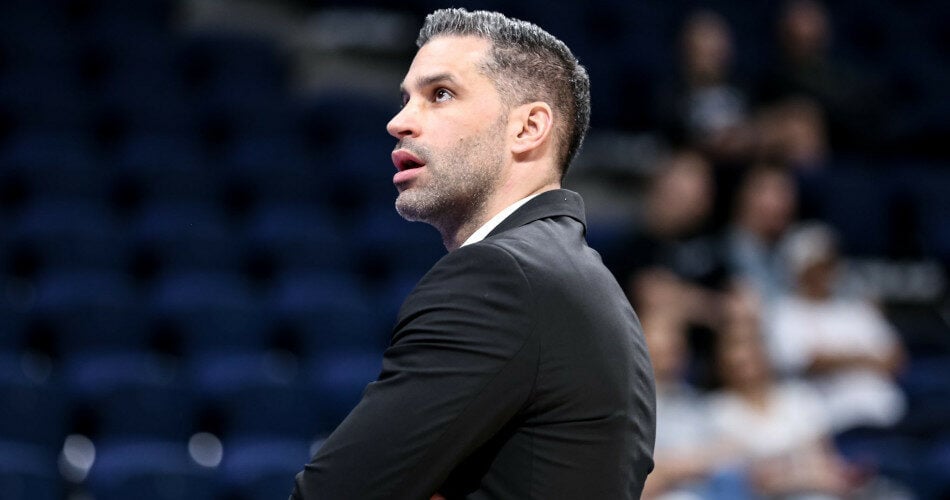 Alimpijevic'in 5. Maç Sonrası Açıklamaları 2 Final serisinin 5. maçında Fenerbahçe Beko'ya 84-68 yenilen Beşiktaş Fibabanka'nın başantrenörü Dusan Alimpijevic, maç sonrası önemli açıklamalarda bulundu. Sırp teknik adam, gelecek için net sözler verdi. Alimpijevic'in Açıklamaları
