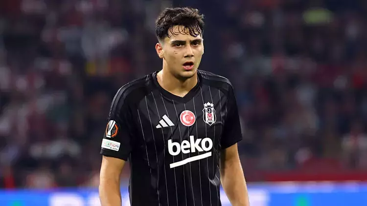 Ajax, Beşiktaş’ın Genç Yıldızına Teklifte Bulundu! 3 Beşiktaş Başkanı Serdal Adalı, Ajax'ın Mustafa Erhan Hekimoğlu için yaptığı teklife hayır dedi! Hollandalı devi, genç yetenek için girişimde bulunmuş ancak siyah-beyazlı kulüpten olumsuz yanıt aldı. Beşiktaş'ın Geleceği