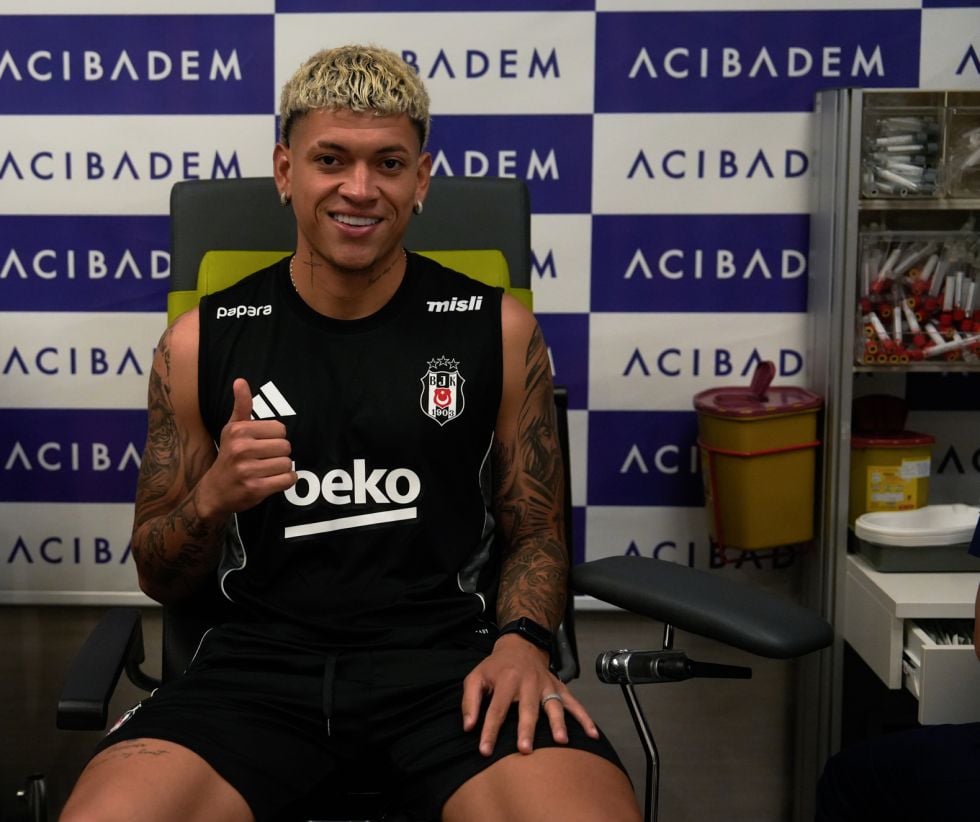 Beşiktaş'ta Yeni Sezon Hazırlıkları Başladı! Sağlık Kontrolleri Tamamlandı 5 Beşiktaş'ın yabancı oyuncularından Joao Mario, Jonas Svensson, Keny Arroyo, Milot Rashica, Bakhtiyor Zainutdinov, Al Musrati, Jean Onana ve Gedson Fernandes de sağlık kontrollerini tamamladı. Elan Ricardo