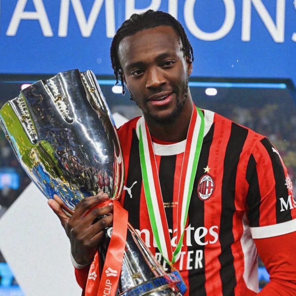 Tammy Abraham İçin Kritik Gün! 2 Beşiktaş'ımızın 1+3 yıllık anlaşmaya vardığı Tammy Abraham'ın yarın İstanbul'da olması planlanıyor! Beşiktaş'ımızın 1+3 yıllık anlaşmaya vardığı Tammy Abraham'ın yarın İstanbul'da olması planlanıyor!