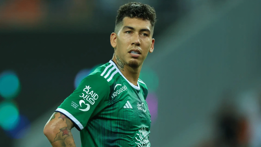 Roberto Firmino Beşiktaş'a Önerildi 2 Transfer çalışmalarını sürdüren Beşiktaş’ta dikkat çeken bir isim gündeme geldi. Son olarak Suudi Arabistan temsilcisi Al-Ahli’nin formasını giyen Brezilyalı forvet Roberto Firmino, siyah-beyazlı kulübe önerildi. Roberto Firminho, Beşiktaş'a önerildi. Siyah beyazlılar oyuncunun durumunu inceliyor.
