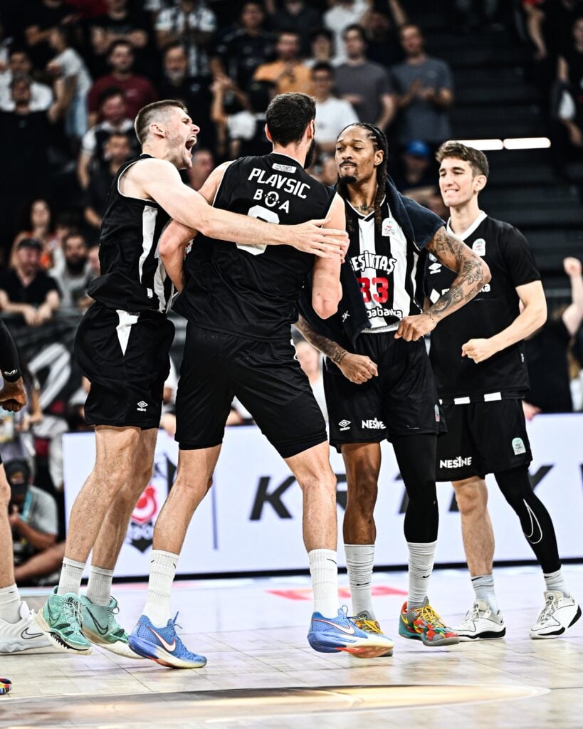 Maç Günü: Beşiktaş Fibabanka - Fenerbahçe Beko 2 Basketbol Gelişim Merkezi'nde oynanacak karşılaşma saat 20.30'da başlayacak. Müsabaka, beIN SPORTS HABER ekranlarından şifresiz olarak yayınlanacak. Maçta hakem üçlüsü Kerem Baki, Hüseyin Çelik ve Mehmet Serdar Ünal görev alacak. Basketbol Gelişim Merkezi'nde oynanacak karşılaşma saat 20.30'da başlayacak. Müsabaka, beIN SPORTS HABER ekranlarından şifresiz olarak yayınlanacak. Maçta hakem üçlüsü Kerem Baki, Hüseyin Çelik ve Mehmet Serdar Ünal görev alacak.
