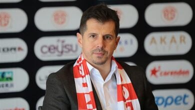 Emre Belözoğlu’nun Antalyaspor’a sürpriz geri dönüşü gündemde. Kulüpte hareketli saatler yaşanıyor. Son dakika gelişmelerini burada.
