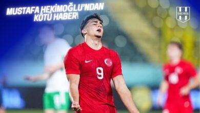 Türkiye A Milli Futbol Takımı formasıyla sahada yer alan Mustafa Hekimoğlu, sakatlık sonrası üzgün bir ifadeyle görüntüleniyor.