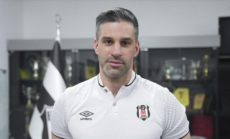 Dušan Alimpijević Diskalifiye Edildi 1 Beşiktaş Antrenörü Dusan Alimpijevic, yaptığı 3 itirazında da haklı bulununca '3' işareti yaptı. 4. İtirazından sonra ise diskalifiye edildi! Beşiktaş Antrenörü Dusan Alimpijevic, yaptığı 3 itirazında da haklı bulununca '3' işareti yaptı. 4. İtirazından sonra ise diskalifiye edildi!