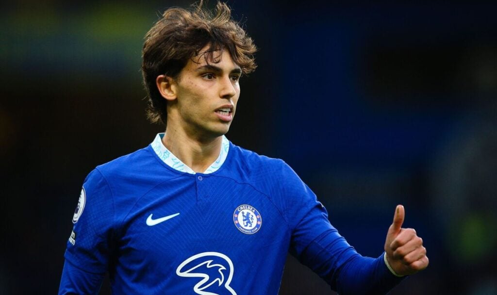İstanbul’da Sürpriz Ziyaret: Joao Felix’ten Beşiktaşlıları Heyecanlandıran Paylaşım 3 Portekizli yıldız Joao Felix, İstanbul’a yaptığı ziyaretle ilgili bir paylaşımda bulundu. Boğaz turu sırasında yaptığı paylaşımda, arka planda Beşiktaş’ın mabedi Tüpraş Stadyumu’nun yer alması, siyah beyazlı taraftarların dikkatinden kaçmadı. Joao Felix