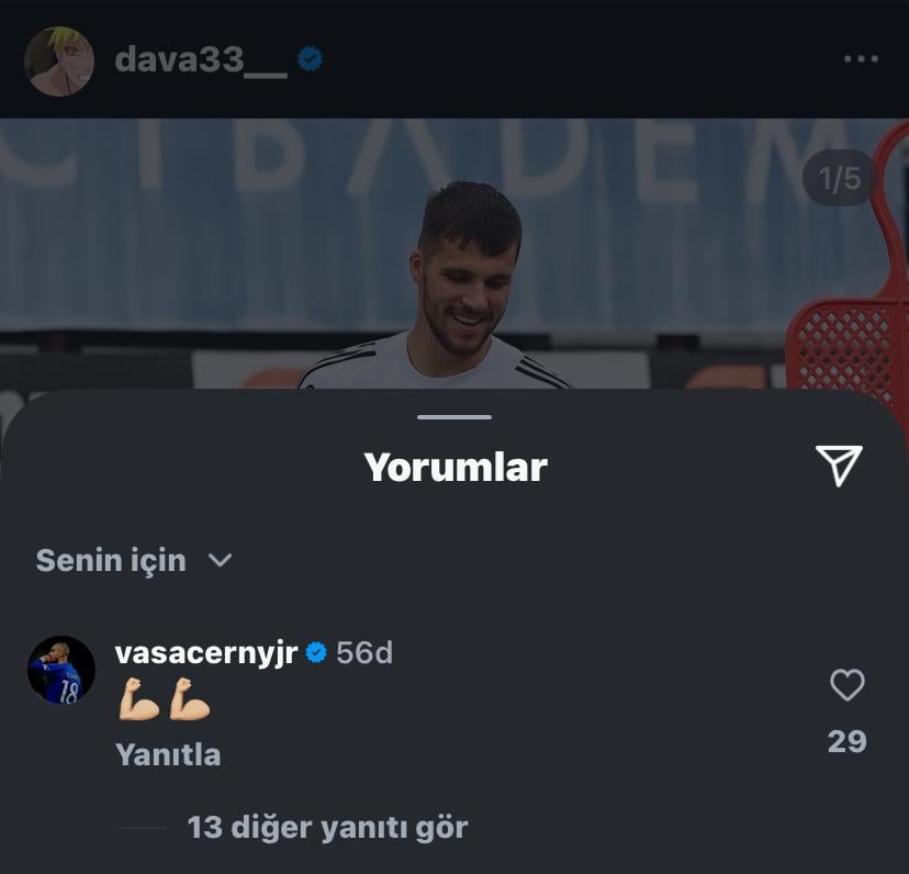 Cerny'den Beşiktaş'lı Jurasek'e Sosyal Medyadan Yorum! 2 Beşiktaş'a transfer olan sol bek David Jurasek'in sosyal medya hesabından yaptığı paylaşımın altında, vatandaşı Vaclav Cerny'nin yorum yapması dikkat çekti. Rangers forması giyen 27 yaşındaki sağ kanat oyuncusu, kaslarını gösteren emoji ile yorum atarak Jurasek'i desteklediğini gösterdi. Cerny'den Beşiktaş'lı Jurasek'e İnstagram Yorumu