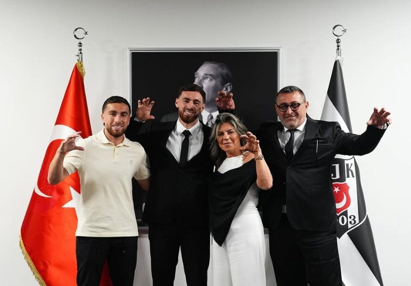orkun Kökçü ve ailesi
