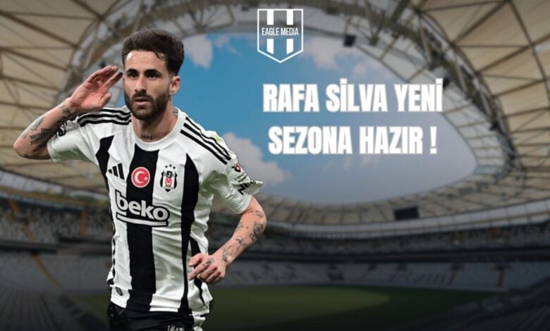 Rafa Silva Yeni Sezona Hazır! 1 Geçtiğimiz sezonda Beşiktaş’ın hücum hattında fark yaratan performansıyla dikkat çeken Rafa Silva, yeni sezon öncesinde tamamlanan sağlık kontrolleriyle takımın hazırlık sürecine tam anlamıyla hazır olduğunu gösterdi. Kondisyon ve sağlık açısından olumlu rapor alan deneyimli futbolcunun, bu sezon da Beşiktaş’ın hücum gücüne önemli katkılar sunması bekleniyor. Teknik ekip, Silva’nın hızlı oyun stili ve yaratıcı paslarıyla takımın skor üretiminde kilit rol oynamasını hedefliyor. RAFA SİLVA YENİ SEZONA HAZIR !