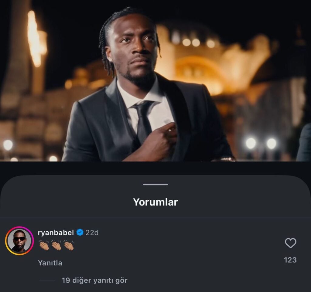 Ryan Babel'den Yorum ! 2 Eski Beşiktaş'lı Ryan Babel Beşiktaş'ın Tammy Abraham paylaşımına yorum yaptı. Ryan Babel, Tammy Abraham'a desteğini gösterdi. Ryan Babel'den Yorum !
ryan Babel