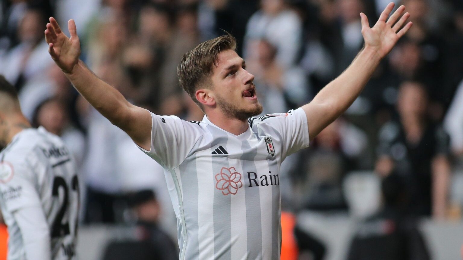 [Resim: Semih-Kilicsoy-6-1536x864.jpg]