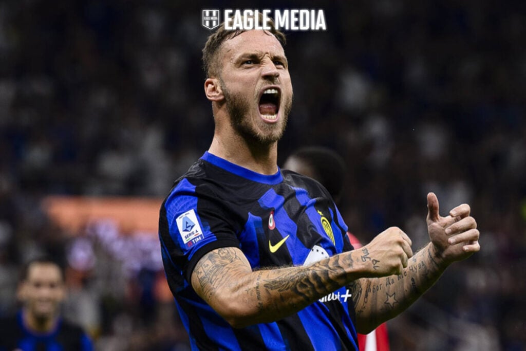 Arnautovic İstanbul'a Geliyor! Tatil Mi Transfer Mi? 3 Marko Arnautovic ismi, Beşiktaş'ın forvet arayışında daha önceki dönemlerde de gündeme gelmişti. Deneyimli oyuncunun profili ve gol yeteneği, siyah-beyazlı kulübün dikkatini çekmiş durumda. Transfer Mi Tatil Mi?
