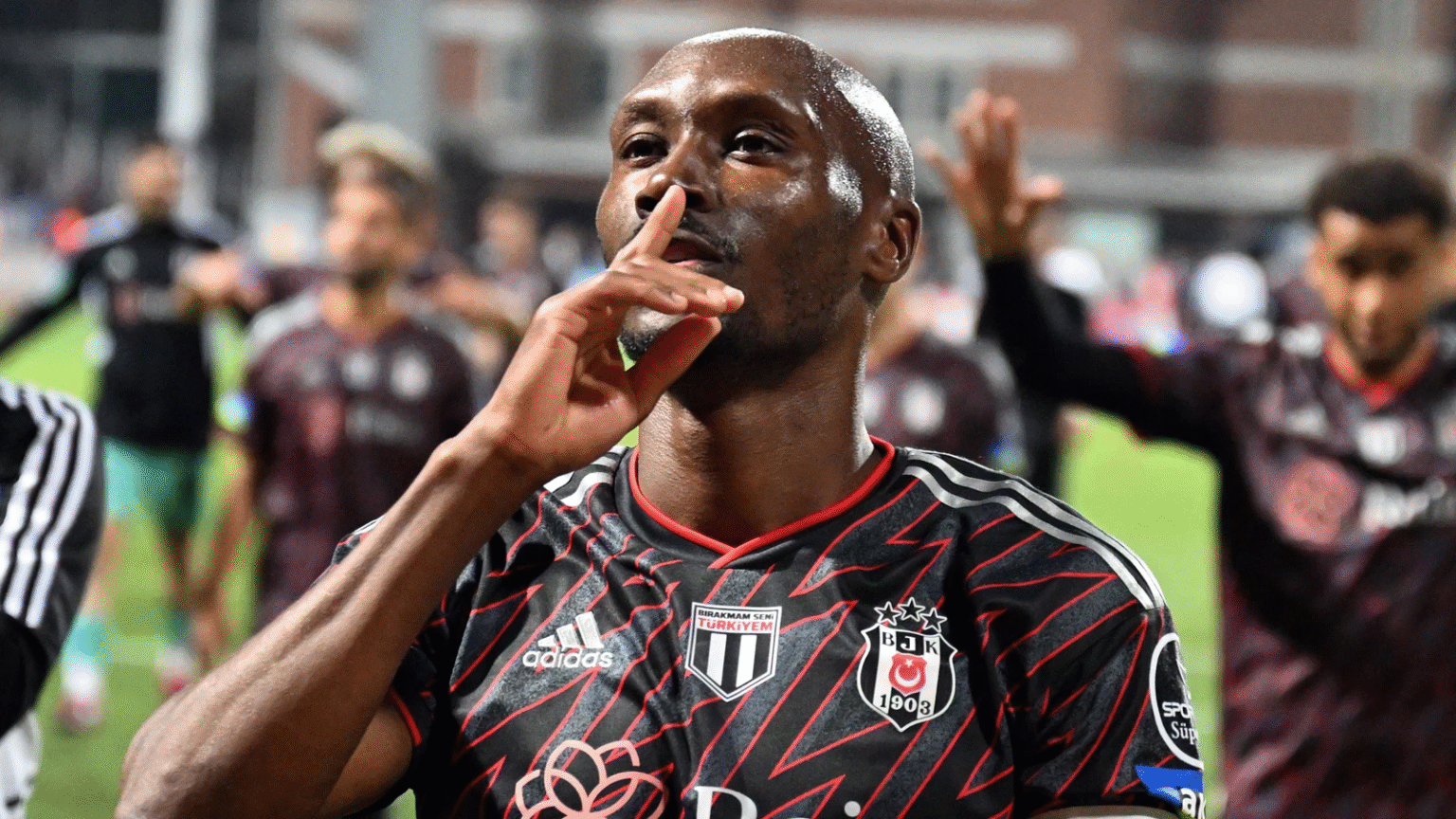 [Resim: atiba-hutchinson-super-lig-tarihine-gect...36x864.png]